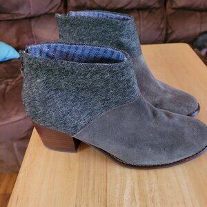 TOMS Ankle Boots Womens Size 8.5M Gray Leather/ Suede Zip Block Heel Round Toe